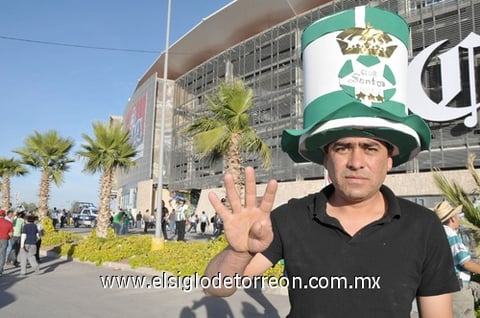 Arturo Cervantes, le demostró todo su apoyo al equipo de casa.