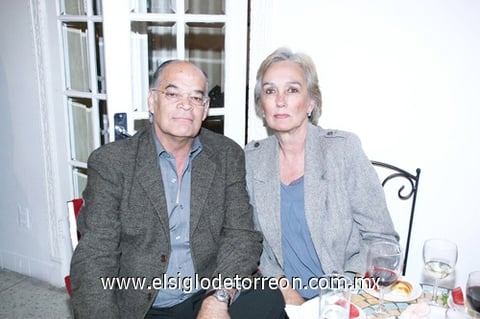 07122010 Christina Collier, Romualdo Segovia, Cónsul General de Francia en México Vera Valenza, Manolo Segovia y Jacques Plouin.