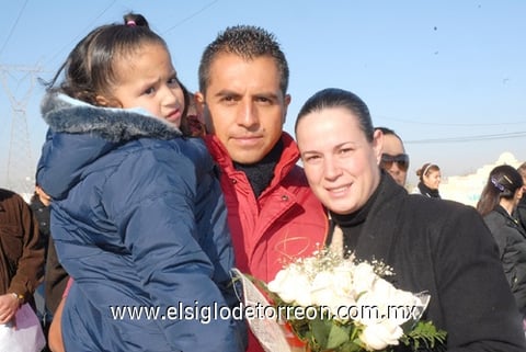 07122010 Jorge y Sandra con su pequeña Valentina García.