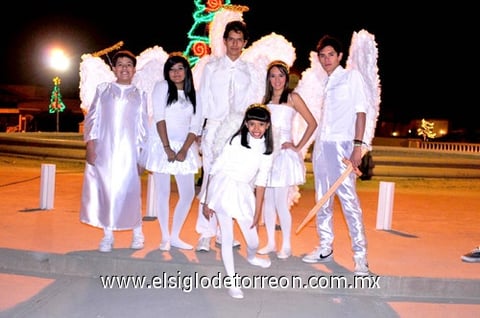 08122010 Pablo Nuncio, Denisse Soto, Aarón Serrano, Karla Félix, Iván Félix y Sofía Félix.
