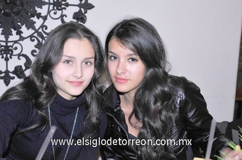 10122010 Mariana Iparrea y Paty Iparrea.