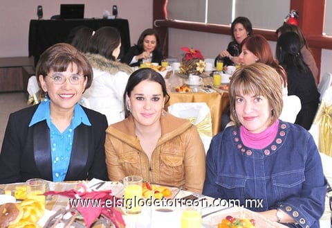 09122010 Miss Magda, Patricia y Karla.
