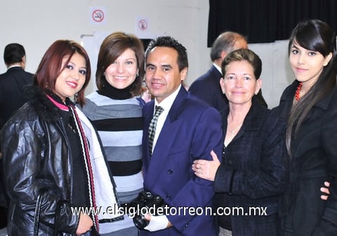 10122010 Tomy Acosta, Rosa María Juárez y Sandra Montano.