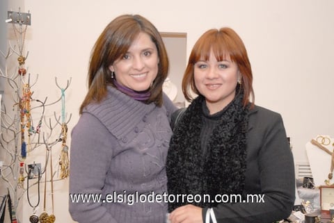 10122010 Lucy Cuesta y Sarita Pérez.
