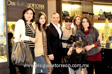 12122010 Guille, Sofía, Daniel, Nurya, Nury, Anabel y Anuar. EL SIGLO DE TORREÓN / ÉRICK SOTOMAYOR
