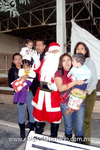 12122010 Familia Villarreal disfrutando de la posada.