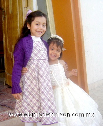 12122010 Camila acompañada por su primita Frida Alejandra Favela Navarro.