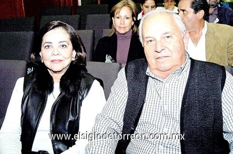 12122010 Esther de Garza y Alfredo Garza.