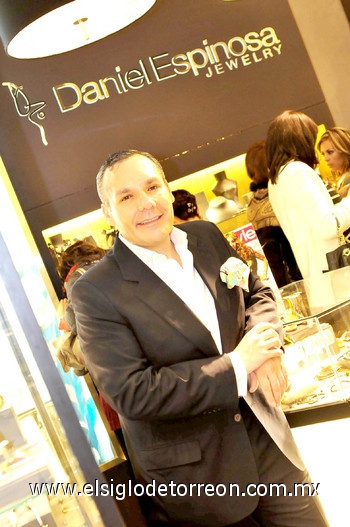 12122010 Diseñador de joyas. Daniel Espinosa presentó su colección Fall-Winter 2010.