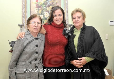11122010 Mayte Arce García junto a Aurora Luévano Escalona y María Teresa Hoyos Ceñal.