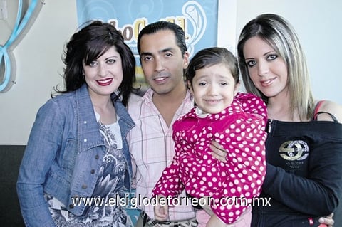 11122010 Dany, Juan Carlos, Gaby y Valeria disfrutaron de reciente convivencia.
