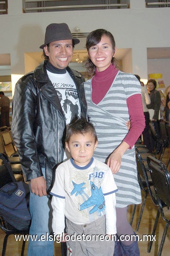 11122010 Damián, Migdy y Nazul.