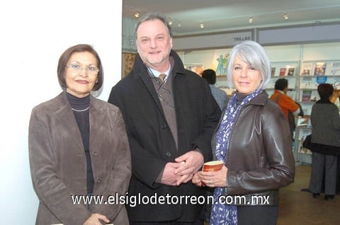 11122010 Claudia Máynez, Yves y Rebeca Maydat.