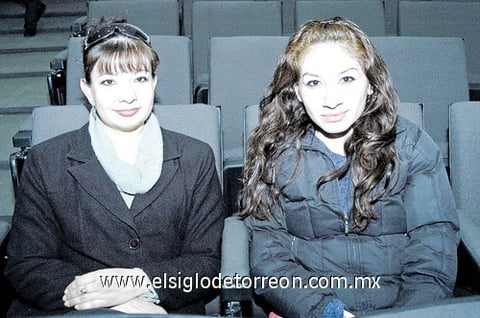 12122010 María del Carmen Maqueo Garza, autora del libro.