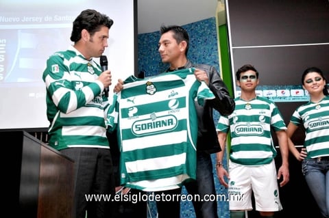 Posterior al acto de presentación tuvo lugar una rueda de prensa en el Auditorio del TSM, en la que se hizo entrega del nuevo jersey del Santos Laguna al boxeador Christian Mijares.