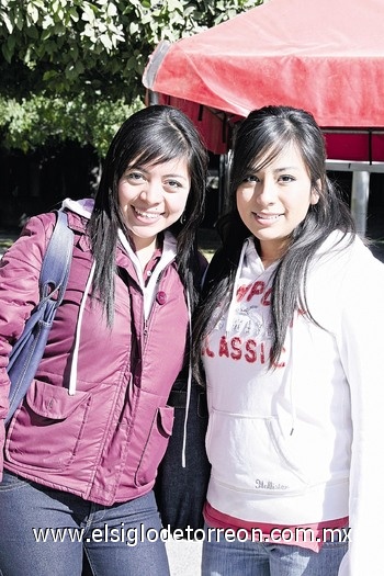 12122010 Sandy Ramírez y Mariel Valencia.