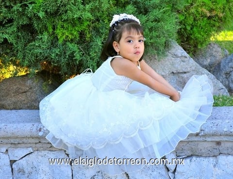 12122010 Tres años. Camila Michell Navarro García fue festejada con motivo de sus tres años de vida.