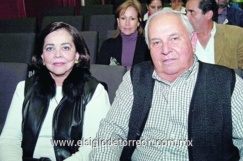 12122010 Esther de Garza y Alfredo Garza.