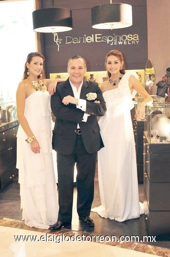 12122010 Betsy, Daniel y Tracy.