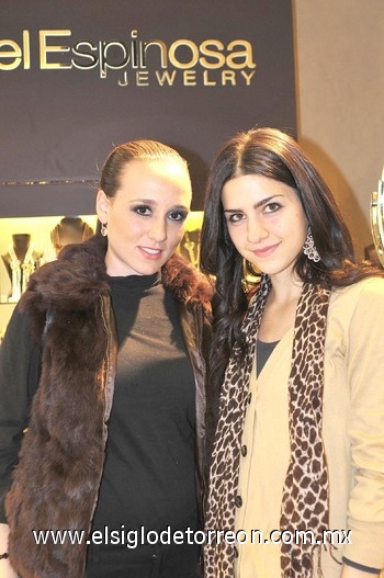 12122010 Valeria Córdoba y Sofía Murra.