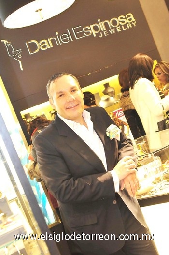 12122010 Diseñador de joyas. Daniel Espinosa presentó su colección Fall-Winter 2010.