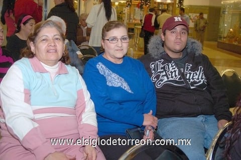 12122010 Silvia, Lissete y Gerardo.  EL SIGLO DE TORREÓN / JESÚS HERNÁNDEZ