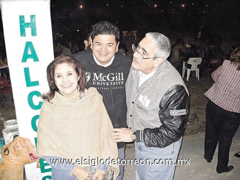 12122010 Los maestros se divierten.