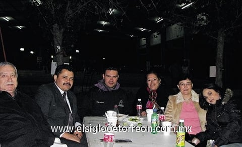 12122010 Los maestros durante la convivencia.