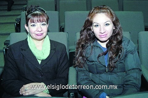 12122010 María del Carmen Maqueo Garza, autora del libro.