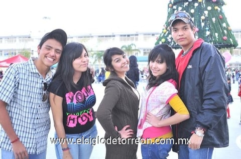 19122010 William, Andrea, Melisa, Linda y Rodolfo.