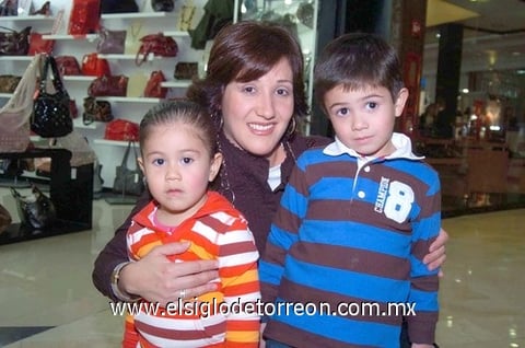 19122010 Ana, Natalia y Miguel.