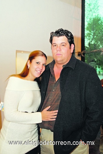 19122010 Lorena Fernández y Nicolás Islas.