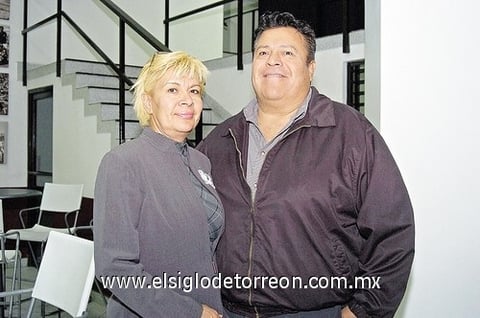 19122010 Silvia y su esposo Andrés Pérez.