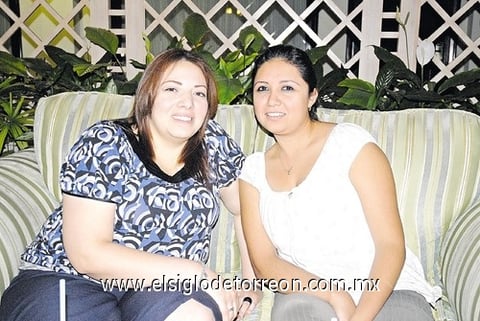 19122010 Ivonne García y Blanca Fraga.