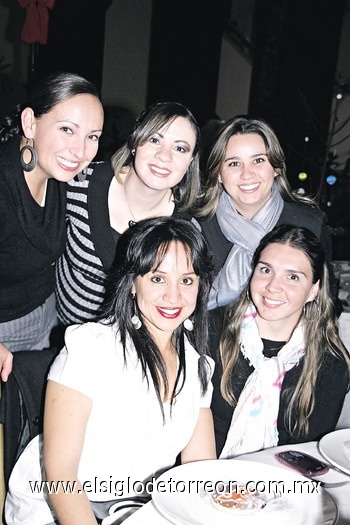 Mónica, Ana, Claudia, Dany y Lorena.