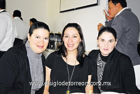 Blanca de Fernández, Eva de Aguirre y Bety de Fernández.