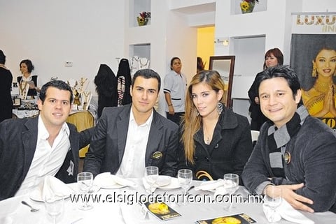 Omar Coyoli, Ricardo Gutiérrez, Karina Loza y Chuy Sánchez.