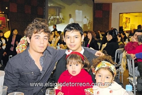 Álvaro Cisneros, Henry Montoya, Jimena Montoya y María Montoya.