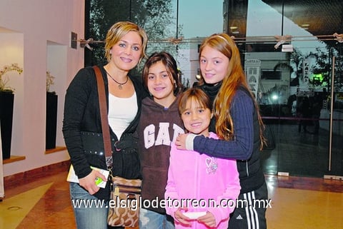 Eloísa, Vivian, Ivanna y Regina.