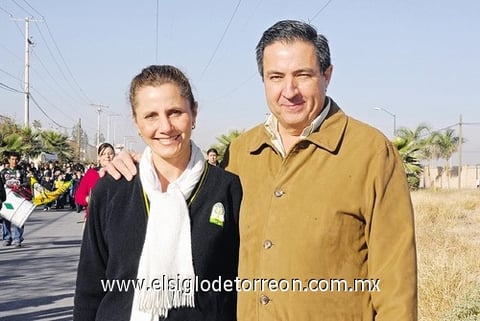 Rosario Murra en compañía de su esposo el señor Salas Cepeda.