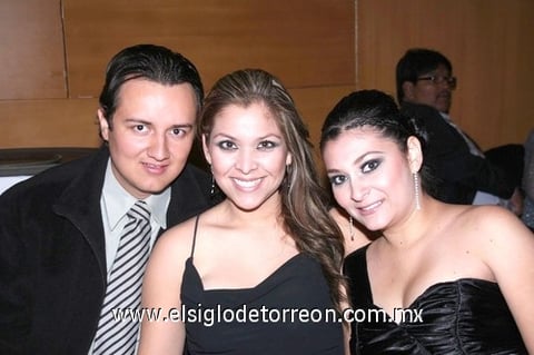 20122010  Ale, Maricela Villa y Sujey Rico.