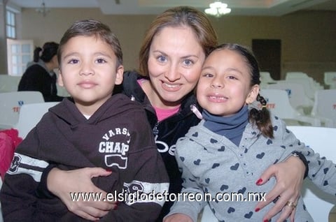 20122010  de Vázquez con sus hijos Sebastián y Paulina.