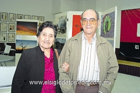 21122010 Juana María y su esposo Roberto Muñoz.