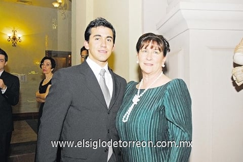 21122010 Rodrigo López y su mamá Pilar Necochea.