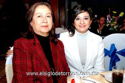 22122010 Oralia Peña de Rodríguez y Rocío Rodríguez.