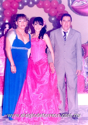 23122010  junto a sus papás señores Ing. Jesús Calzada Muñoz y María del Carmen Luna de Calzada.