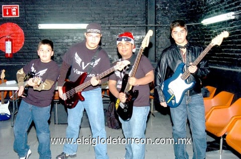 23122010 Arturo, Eduardo, Carlos y Manuel.