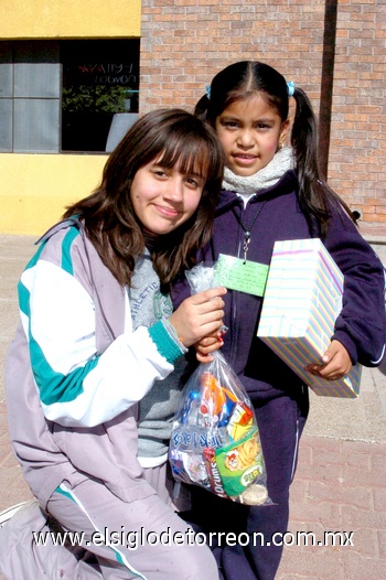 25122010 Lilia y Dennise en reciente festejo navideño.