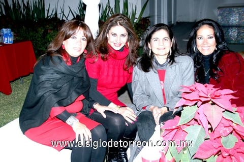 25122010 Laura, Carmen, María Helena y Lucy.