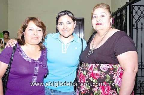 25122010 Flor Segovia, Liliana García y Claudia Segovia.
